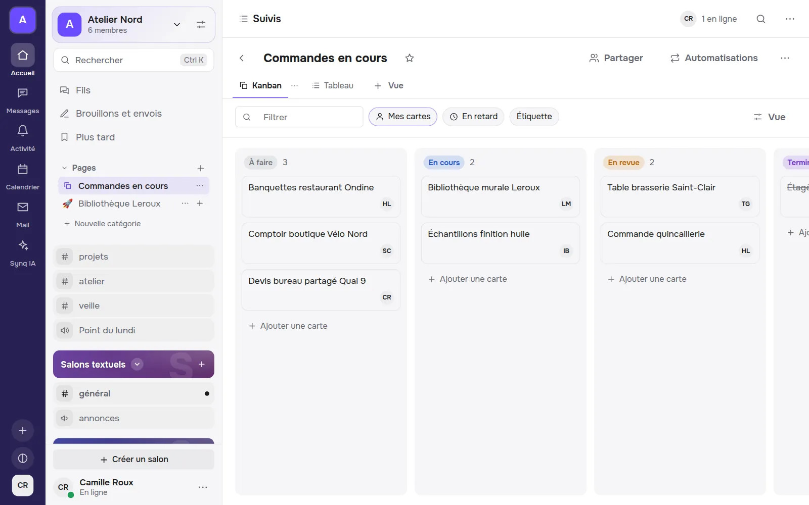 Un suivi « Commandes en cours » en kanban : colonnes À faire, En cours, En revue et Terminé, cartes avec responsable et étiquette.